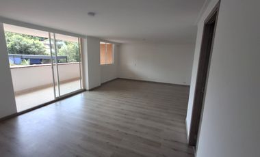 apartamento en arriendo en loma de las brujas. Cod A214137