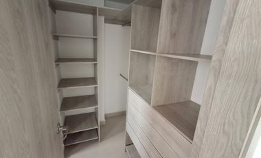 apartamento en arriendo en loma de las brujas. Cod A214137