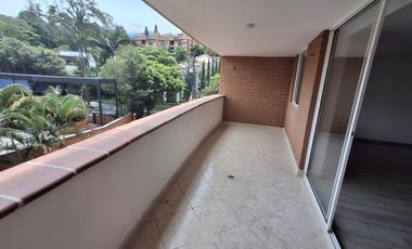 apartamento en arriendo en loma de las brujas. Cod A214137