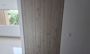 apartamento en arriendo en loma de las brujas. Cod A214137