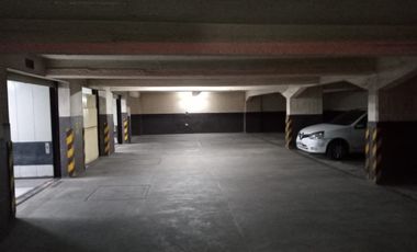 LATORRE PROP. VENDE  COCHERA EN ZONA CENTRO