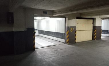 LATORRE PROP. VENDE  COCHERA EN ZONA CENTRO