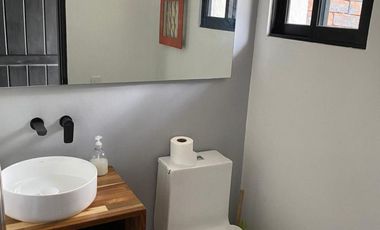 casa en arriendo/venta en canelon. Cod V16565