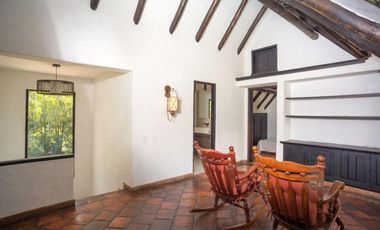 casa en arriendo/venta en canelon. Cod V16565