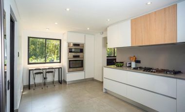 casa en arriendo/venta en canelon. Cod V16565