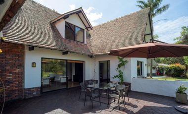 casa en arriendo/venta en canelon. Cod V16565