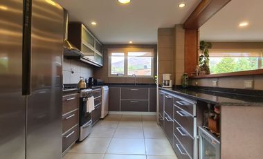 Casa de 5 ambientes con pileta en  Dos Valles