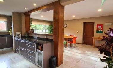 Casa de 5 ambientes con pileta en  Dos Valles
