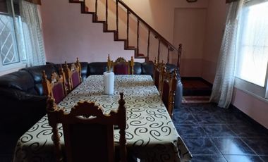 Casa De 5 Ambientes, Amplio Garaje, Parrilla, 4 Dormitorios,