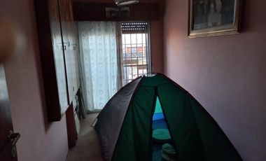 Casa De 5 Ambientes, Amplio Garaje, Parrilla, 4 Dormitorios,