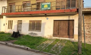 Casa De 5 Ambientes, Amplio Garaje, Parrilla, 4 Dormitorios,