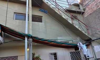 Casa De 5 Ambientes, Amplio Garaje, Parrilla, 4 Dormitorios,