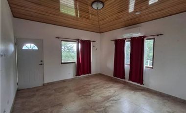 ALQUILER O VENTA DE CASA CON PISCINA EN ALTOS DEL MARIA