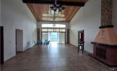 ALQUILER O VENTA DE CASA CON PISCINA EN ALTOS DEL MARIA