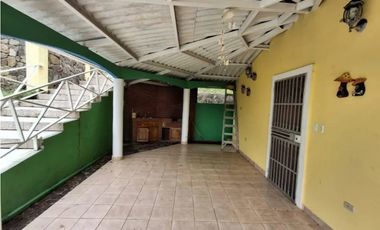 ALQUILER O VENTA DE CASA CON PISCINA EN ALTOS DEL MARIA