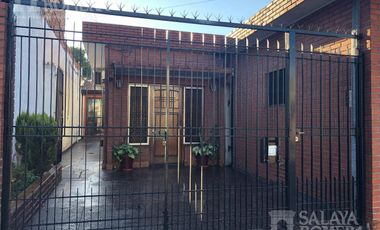 Venta - Casa - 3 Ambientes  con Cochera - Villa Ballester