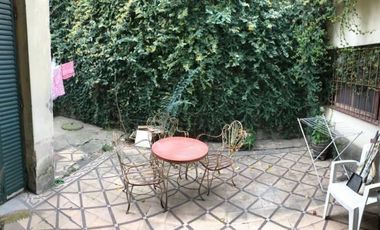 Casa de epoca de 3 ambientes Patio