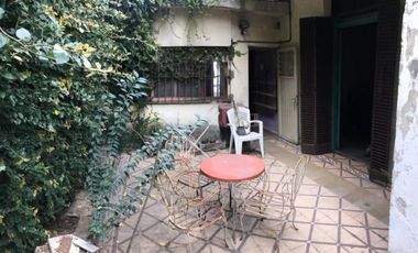 Casa de epoca de 3 ambientes Patio