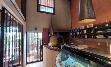 Divino restaurante operando con todos los permisos en venta