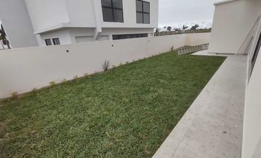 CASA EN VENTA CON RECAMARA O ESTUDIO EN P.B. FRACC. RÍO DEL DORADO BOCA DEL RÍO