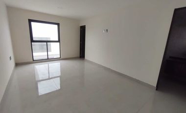 CASA EN VENTA CON RECAMARA O ESTUDIO EN P.B. FRACC. RÍO DEL DORADO BOCA DEL RÍO