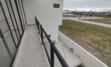 CASA EN VENTA CON RECAMARA O ESTUDIO EN P.B. FRACC. RÍO DEL DORADO BOCA DEL RÍO