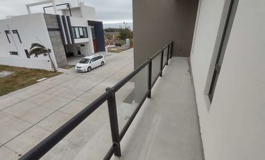 CASA EN VENTA CON RECAMARA O ESTUDIO EN P.B. FRACC. RÍO DEL DORADO BOCA DEL RÍO