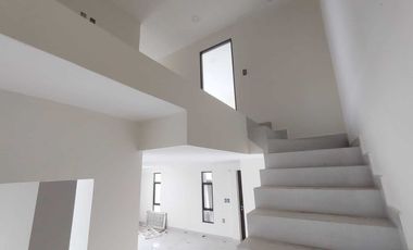 CASA EN VENTA CON RECAMARA O ESTUDIO EN P.B. FRACC. RÍO DEL DORADO BOCA DEL RÍO