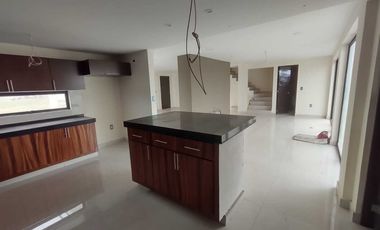 CASA EN VENTA CON RECAMARA O ESTUDIO EN P.B. FRACC. RÍO DEL DORADO BOCA DEL RÍO