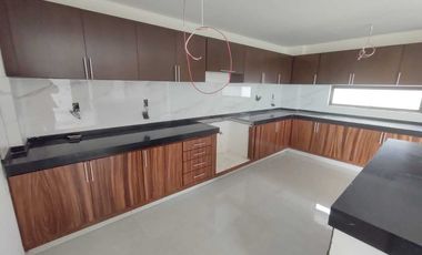 CASA EN VENTA CON RECAMARA O ESTUDIO EN P.B. FRACC. RÍO DEL DORADO BOCA DEL RÍO