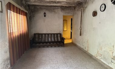 CASA A RECICLAR EN EL BARRIO LUNA!!