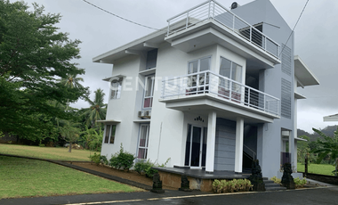 Vila Luas  Dan Bersih  Serta  Nyaman  Bersama Keluarga Carita