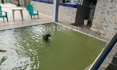 Vila Luas  Dan Bersih  Serta  Nyaman  Bersama Keluarga Carita