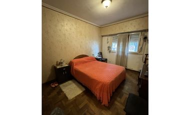 VENTA CASA SOBRE 2 LOTES A METROS DE AV. JUAN B JUSTO B.RIVADAVIA