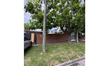 VENTA CASA SOBRE 2 LOTES A METROS DE AV. JUAN B JUSTO B.RIVADAVIA