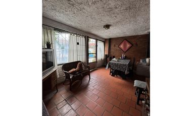 VENTA CASA SOBRE 2 LOTES A METROS DE AV. JUAN B JUSTO B.RIVADAVIA