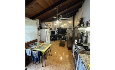 VENTA CASA SOBRE 2 LOTES A METROS DE AV. JUAN B JUSTO B.RIVADAVIA