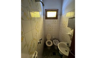 VENTA CASA SOBRE 2 LOTES A METROS DE AV. JUAN B JUSTO B.RIVADAVIA