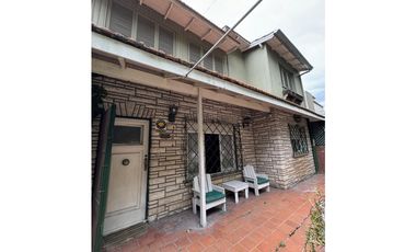 VENTA CASA SOBRE 2 LOTES A METROS DE AV. JUAN B JUSTO B.RIVADAVIA