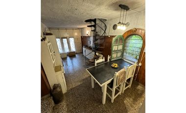 VENTA CASA SOBRE 2 LOTES A METROS DE AV. JUAN B JUSTO B.RIVADAVIA