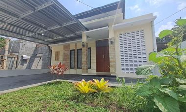 RUMAH CANTIK TIPE BESAR HANYA 4 KILOMETER KE ALUN - ALUN WATES