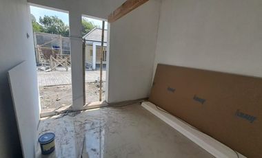 RUMAH CANTIK TIPE BESAR HANYA 4 KILOMETER KE ALUN - ALUN WATES