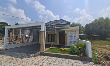 RUMAH CANTIK TIPE BESAR HANYA 4 KILOMETER KE ALUN - ALUN WATES