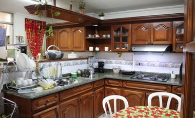 VENTA DE AMPLIO APARTAMENTO EN EL BARRIO LAURELES MEDELLIN