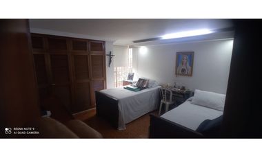 VENTA DE AMPLIO APARTAMENTO EN EL BARRIO LAURELES MEDELLIN