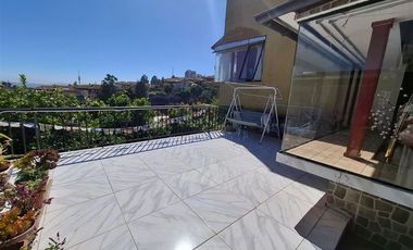 Casa solida,5 dorm.4 baños, estar, terraza, estacionamiento.