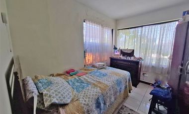 Casa solida,5 dorm.4 baños, estar, terraza, estacionamiento.