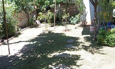 Casa solida,5 dorm.4 baños, estar, terraza, estacionamiento.