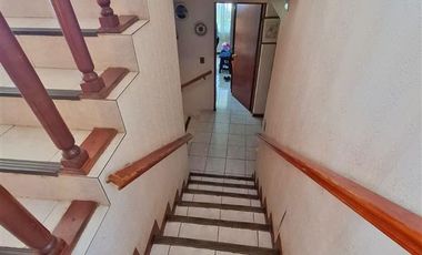 Casa solida,5 dorm.4 baños, estar, terraza, estacionamiento.