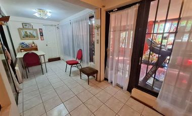 Casa solida,5 dorm.4 baños, estar, terraza, estacionamiento.